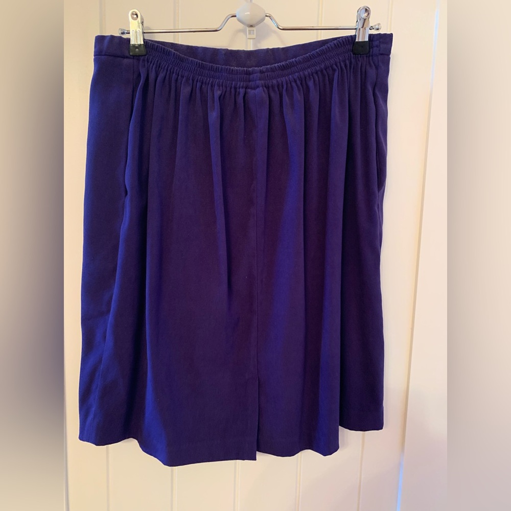 Skirt - Picture 2 of 3